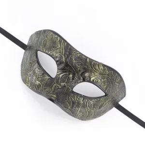 Vue détaillée du masque vénitien, élégant motif floral noir et or accessoire de fête.