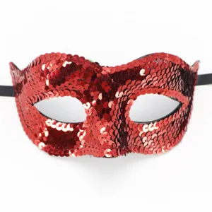 Maschera di carnevale con paillettes rosse vista ravvicinata di dettaglio per festa.