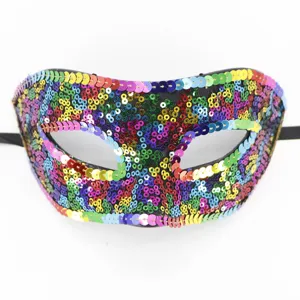 Bunte Pailletten Masken Detailansicht, glitzerndes Party Kostüm Zubehör für Karneval.