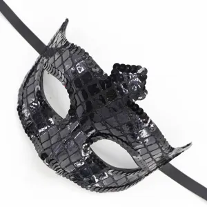 Schwarze Pailletten Maskenball Maske mit eleganter Kronenform und Bändern für Partys.