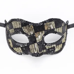 Elegante maschera di carnevale nera e oro con paillettes per feste e Halloween.
