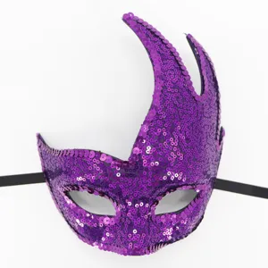Violette Pailletten Maske mit Flammen Horn Design, ideal für Halloween und Karneval Partys.
