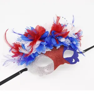 Masque de yeux pour fête masquée avec paillettes rouge blanc bleu et fleurs.