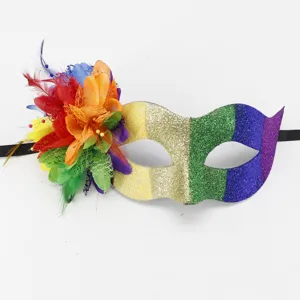 Masque de mascarade à paillettes arc-en-ciel avec plumes, parfait pour fête et carnaval.
