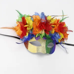 Masque de bal masqué arc-en-ciel scintillant avec fleurs colorées et plumes pour fête