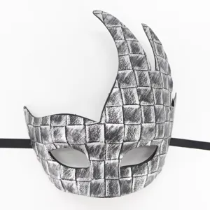 Máscara de mascarada de cuero tejido plateado con llamas para fiesta de Halloween.