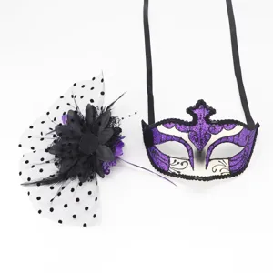Ensemble de masque de bal masqué d'Halloween avec plumes et filet à pois pour fête.