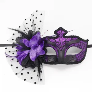 Élégant masque de mascarade à paillettes violettes avec grande fleur en tissu et voile
