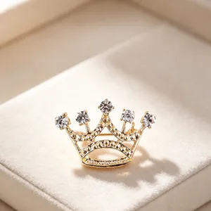 Spilla a Piccola Corona con Strass in Stile Coreano Carino Cartone Animato Spilla da Bavero a Corona in Lega Dorata per Donna