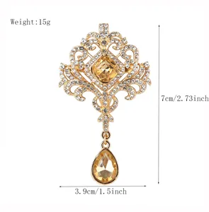 Broche en cristal ton or vintage style palais strass épingle décorative avec pendentif.