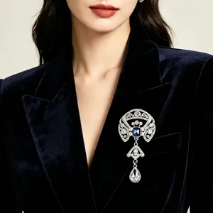 Elegante Ausgehöhlte Zinklegierung Strass Brosche Pin Für Damen Palast Stil Wassertropfen Anhänger Brosche Für Bankett Party Kleidung Accessoires
