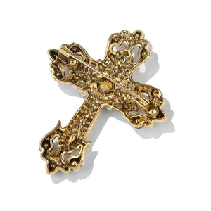 Detaillierte Rückansicht der Vintage Strass Kreuz Brosche mit sicherem Nadelverschluss.