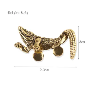Vintage retro gold crocodile brooch pin animal fashion costume jewelry accessory