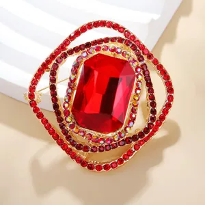 Exquisite europäische Legierung Strass quadratische Brosche, elegante rote Kristall Korsagen Nadel.