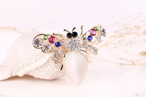 Crystal Rhinestone Cat's Eye Bee Brooch Detail Close-up Elegance Fashionable Women Pin