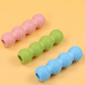 Giocattolo da masticare per cani in gomma colorata a forma di manubrio per la pulizia dei denti.