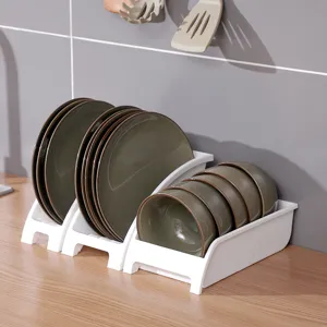 Égouttoir de cuisine pour vaisselle et bols, organisateur en plastique blanc pour assiettes.