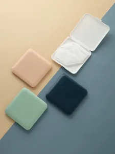 Detailansicht der tragbaren Kunststoff Maskenboxen in verschiedenen wunderbaren Farben.