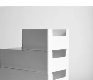 Boîte de rangement de tiroir en plastique empilable de style japonais pour petits objets de bureau.