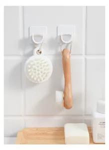 Ganci adesivi con spazzola da bagno e massaggiatore per cuoio capelluto per organizzazione bagno.