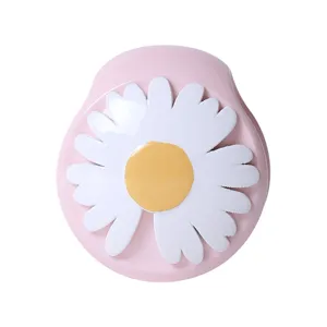 Pink daisy quilt holder clip, non-needle anti-slip sheet fastener for home bedding.