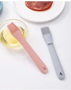 Silicone oil brush set for baking and barbecue, heat-resistant kitchen cooking tool detail.