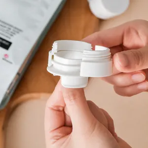 Clip di chiusura per sacchetti alimentari in plastica con beccuccio, accessorio cucina.