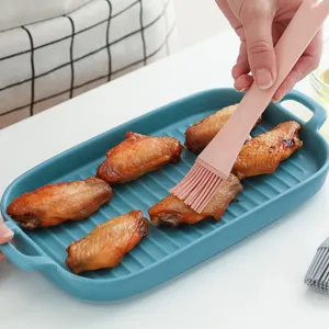 Silicone basting brush for kitchen cooking, baking pastry and BBQ grilling oil sauce.