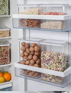 Transparente Vorratsbehälter für Küchenorganisation, stapelbares Design für trockene Lebensmittel.