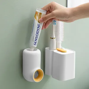Set di dispenser di dentifricio automatico a parete e portaspazzolino per il bagno organizzato.