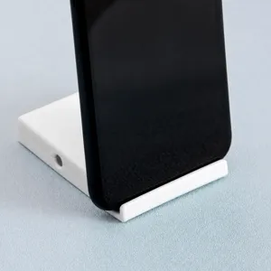 Boite de rangement de cables portable avec support de telephone pour chargeur.