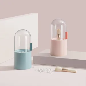 Boîte de rangement pour pinceaux de maquillage nordique avec couvercle transparent et perles.