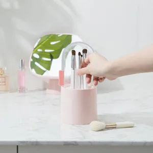 Porte-pinceaux de maquillage rose nordique avec couvercle anti-poussière transparent et perles.