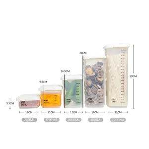Contenitore per alimenti trasparente in plastica con scala graduata per cucina e cereali.