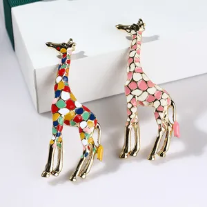 Enamel giraffe brooch pin gold-toned cute animal lapel pin for women men apparel