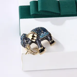 Detaillierte Emaille-Elefanten-Brosche, Vintage-Tiernadel aus Gold und Blau für den Alltag.