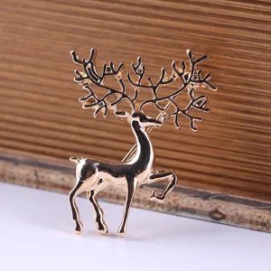 Exquisite gold-colored deer brooch, elegant Christmas elk pin for clothing and shawl accessories.