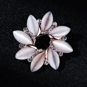 Elegante Legierung Blumen Kreis Brosche Für Damen Roségold Strass Funkelnde Opal Cluster Kranz Abzeichen Mantel Zubehör Schmuck