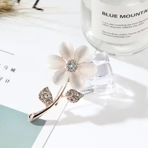 Korean style cat eye stone crystal flower brooch elegant rhinestone shawl pin clothing accessory