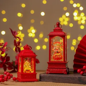 Roter chinesischer Neujahrs-Gott des Reichtums Wasser Schneekugel Musik Nachtlicht Dekoration.