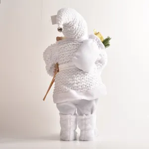 Detaillierte Rückansicht einer weißen Plüsch-Weihnachtsmann-Figur mit Geschenktüte.
