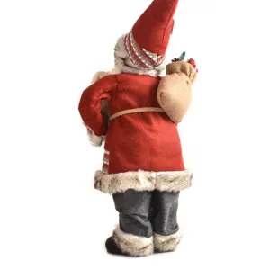 Weihnachten Weihnachtsmann Plueschfigur Puppe Deko festliche Geschenke Heimdekoration Detailansicht.