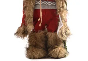 Nahaufnahme einer festlichen Weihnachtspuschelpuppe mit Pelzmantel und Strickpullover.