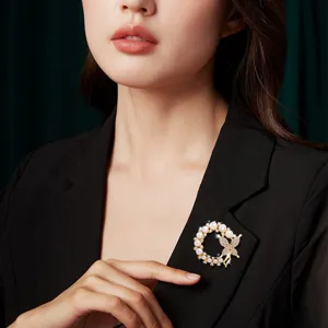 Broche de Mariposa de Aleación de Strass de Estilo Coreano para Mujeres Anillo Circular Oro Perla Artificial Broche Accesorio de Ropa
