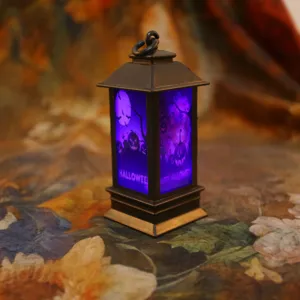 Lanterna decorativa LED di Halloween, lampada antivento luminosa viola per festa e vetrina.