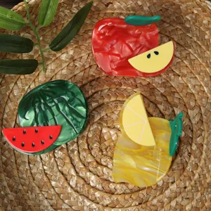 Detailaufnahme süßer Frucht Acetat Haarklammern mit Apfel, Wassermelone und Zitrone Motiven.