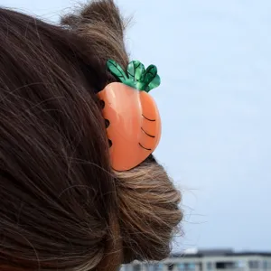 Süße Karotten Haarklammer aus Acetat, Sommer Gemüse Serie Haaraccessoire Detailansicht.