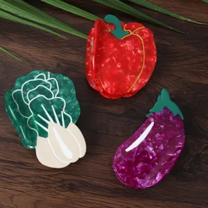 Niedliche Gemüse Acetat Haarklammern Set mit Kohl, Paprika und süßen Auberginen Motiven.