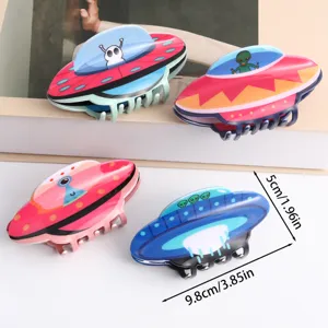 Detaillierte Ansicht der süßen Cartoon Alien UFO Acryl Haarklammern mit genauen Maßen.