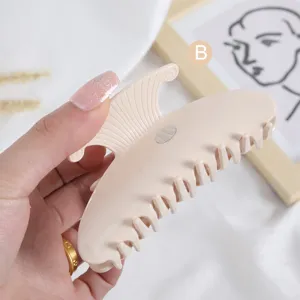 Minimalist acetate hair claw clip for women, elegant chic daily hair styling accessory